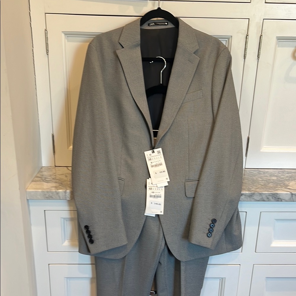 Mens ZARA Suite